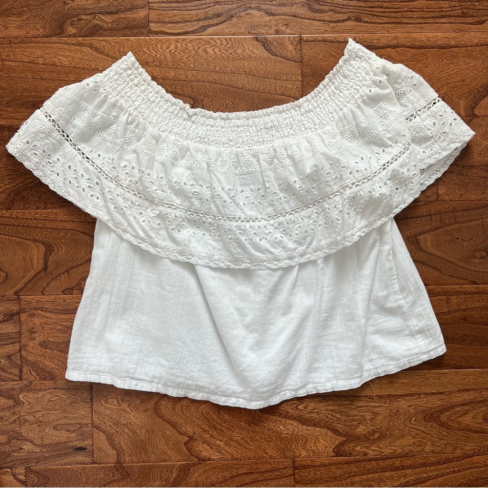 Sofia Vergara eyelet top